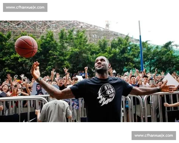 40 岁詹姆斯冒雨挥杆不停歇 上海 王冠 致意燃爆球迷