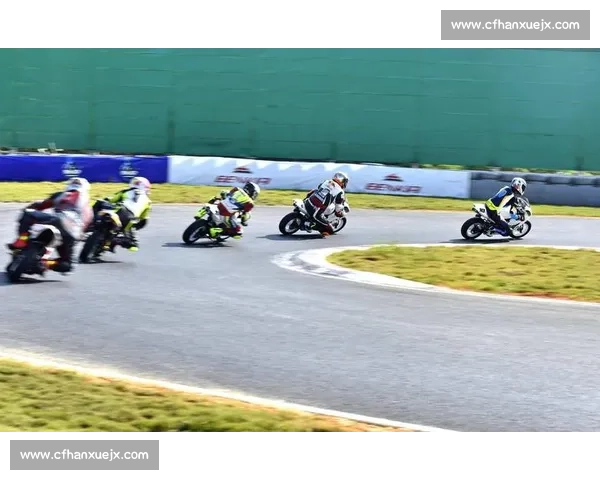 心路历程：年轻车手的压力与梦想，赛道之外的挣扎